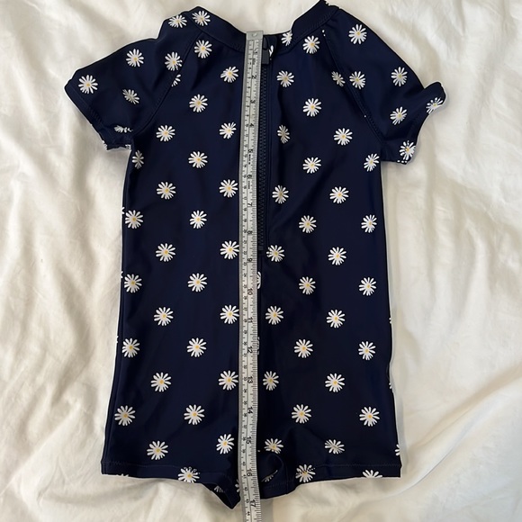 Old navy swimsuit, 3T - Picture 4 of 6